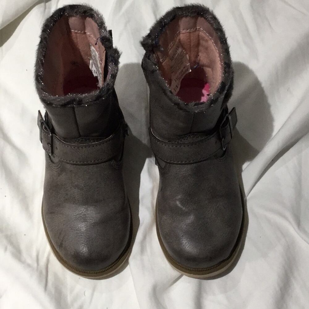 Girls taupe boots 9.5 worn once edgy look